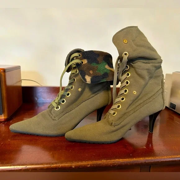 Funky, Unique Bootie - Picture 2 of 7